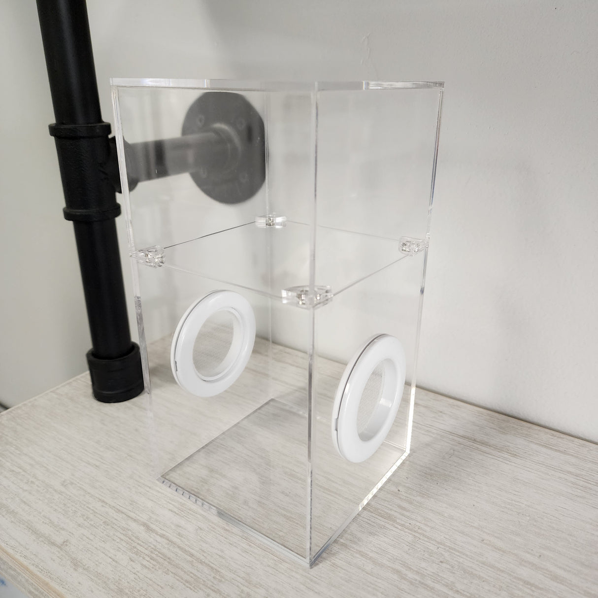 Medium Flat Top Magnetic 4x4x8 Jumping Spider Enclosure (holds fruit flies)