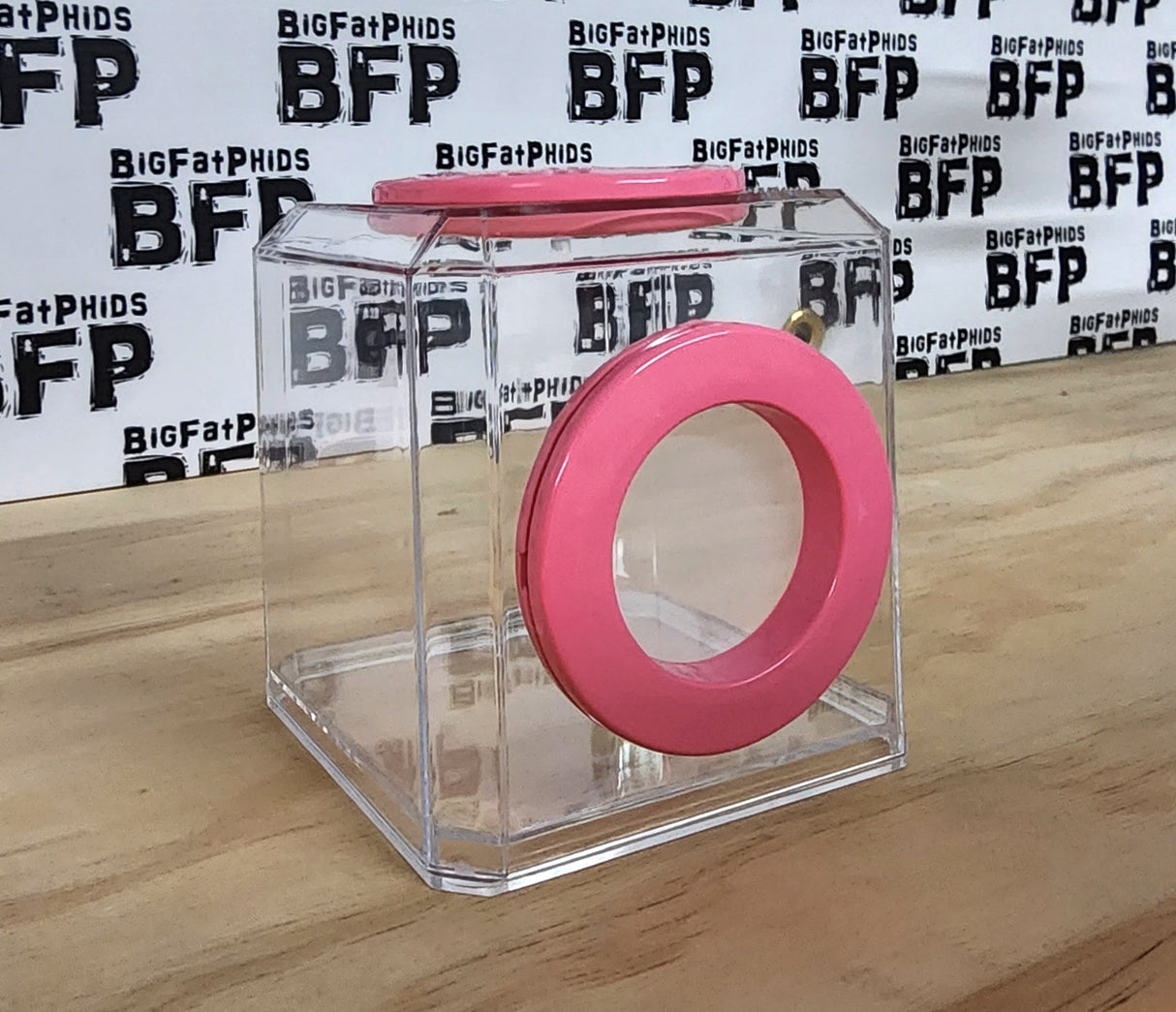 The Dual Vent Mini Den opens on the bottom and mesh that keeps the fruit flies in and looks nice.