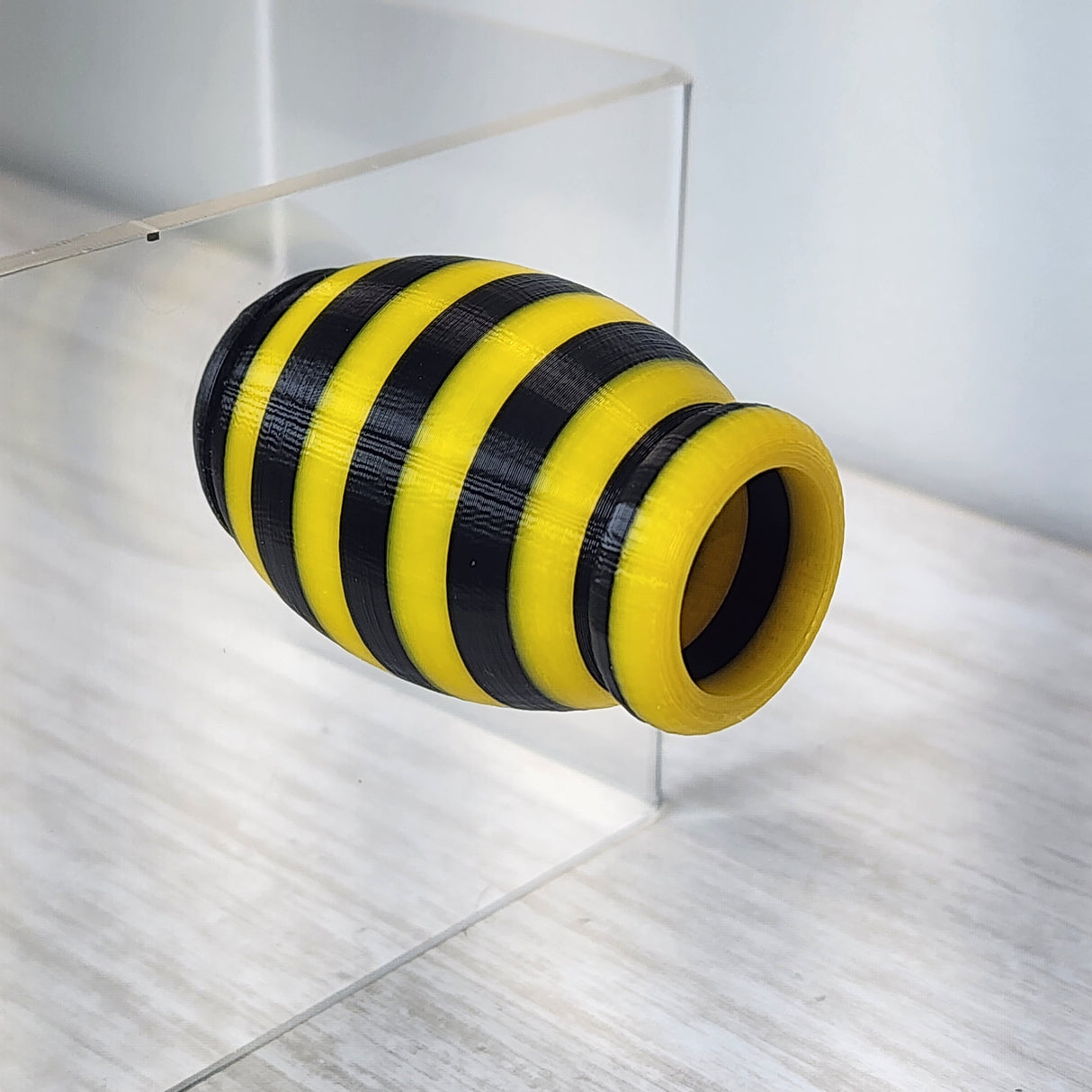 Bumble Hide Perch Yellow & Black for Jumping Spiders