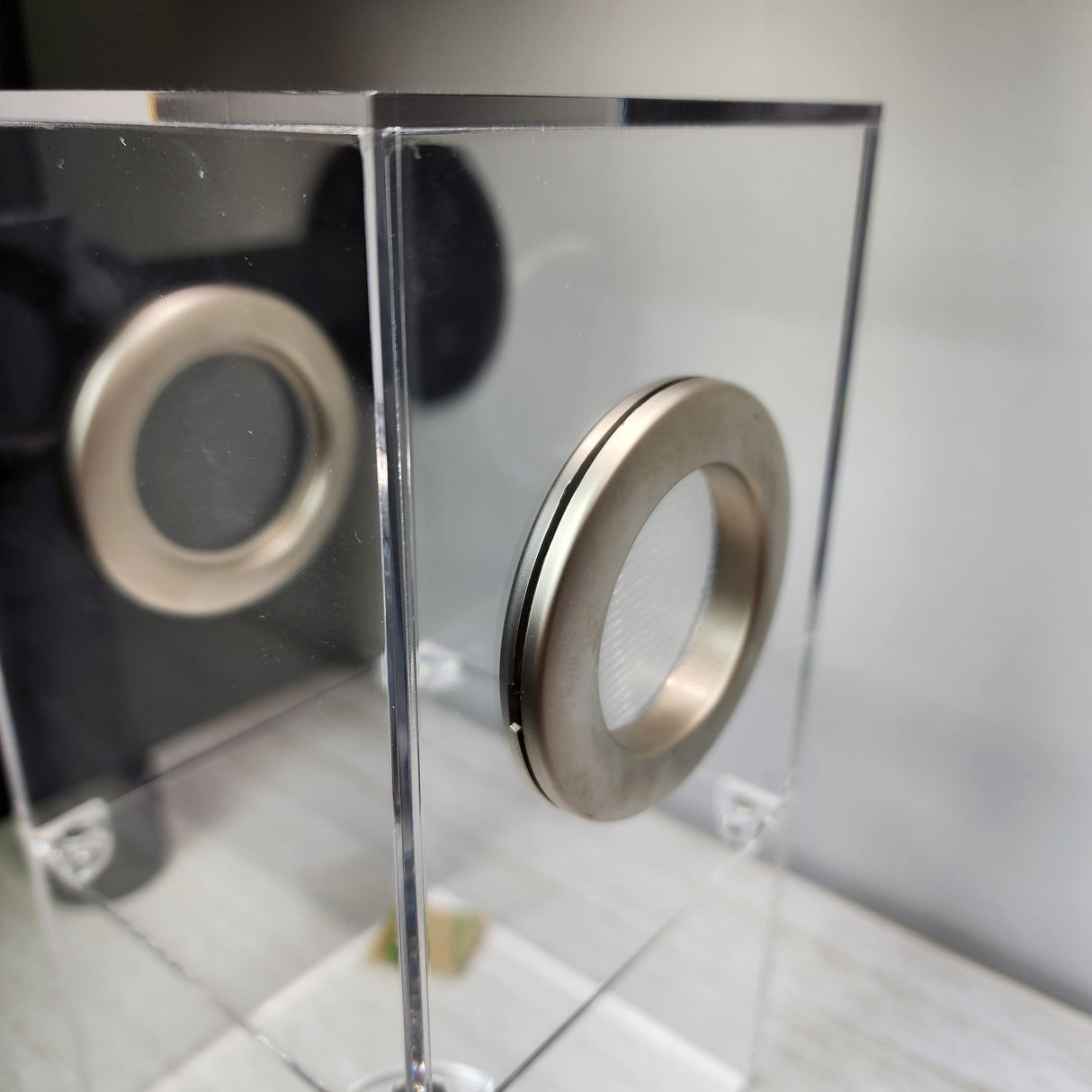 Medium Flat Top Magnetic 4x4x8 Jumping Spider Enclosure (holds fruit flies)