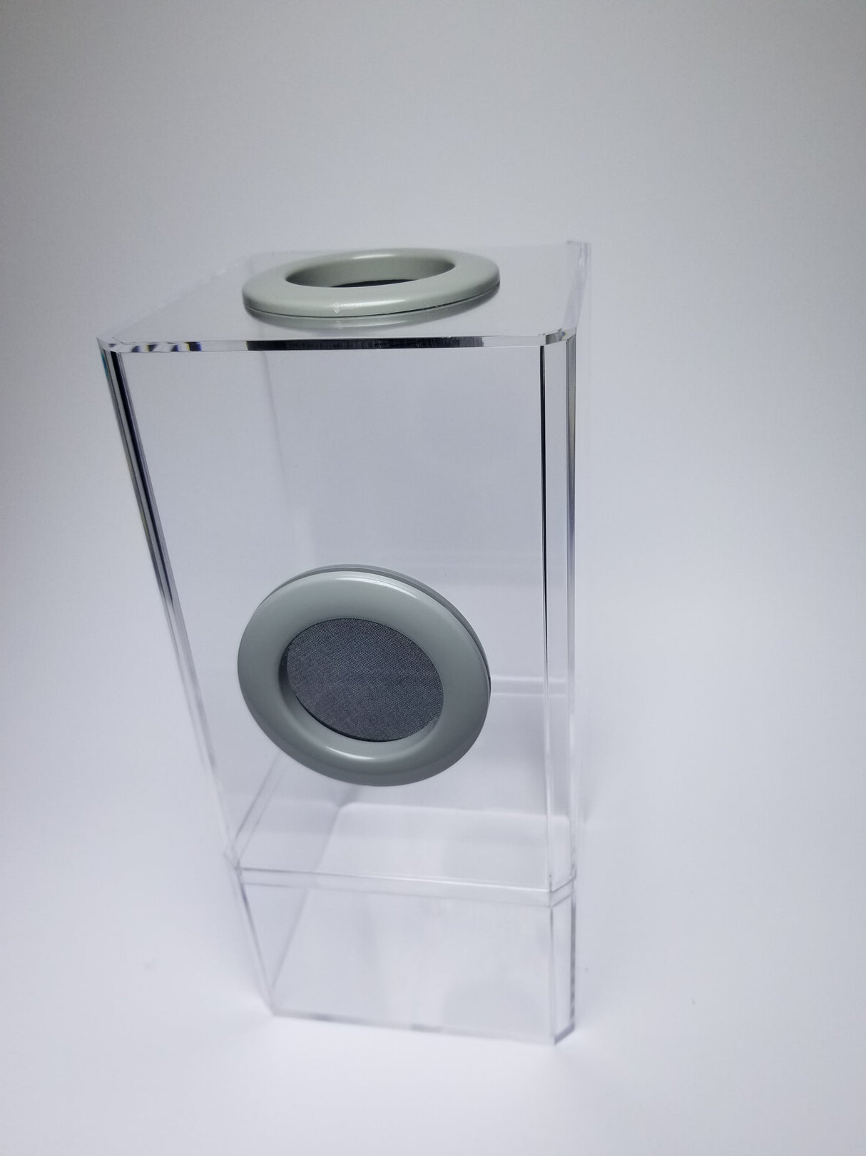 B-STOCK Flip Top Dual Vent Spider Condo Jumping Spider Enclosure (holds Fruitflies)