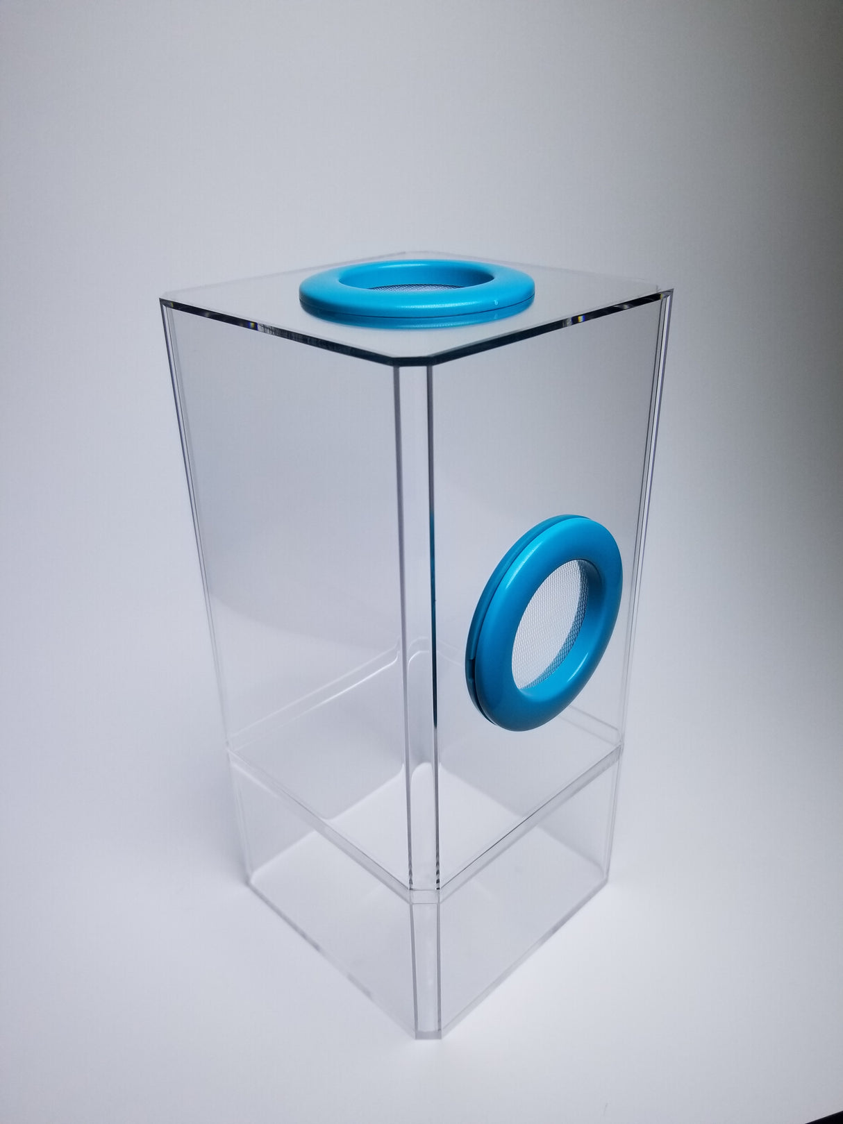 B-STOCK Flip Top Dual Vent Spider Condo Jumping Spider Enclosure (holds Fruitflies)