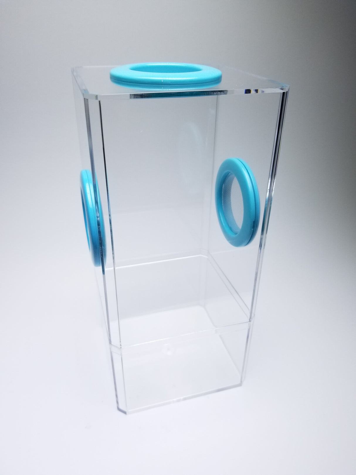 B-STOCK Flip Top Tri-Vent Spider Condo Jumping Spider Enclosure (holds Fruitflies)