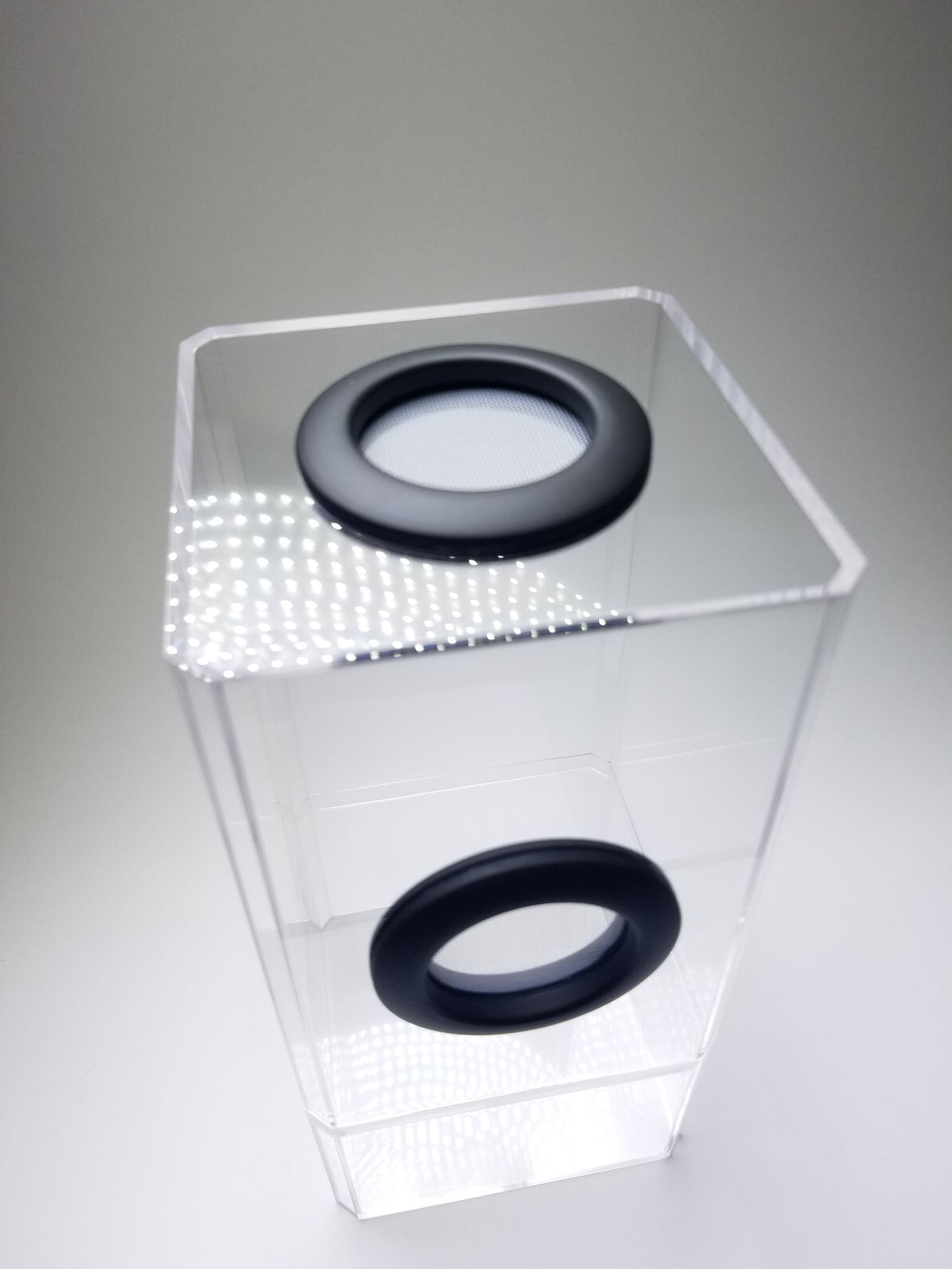 B-STOCK Flip Top Dual Vent Spider Condo Jumping Spider Enclosure (holds Fruitflies)