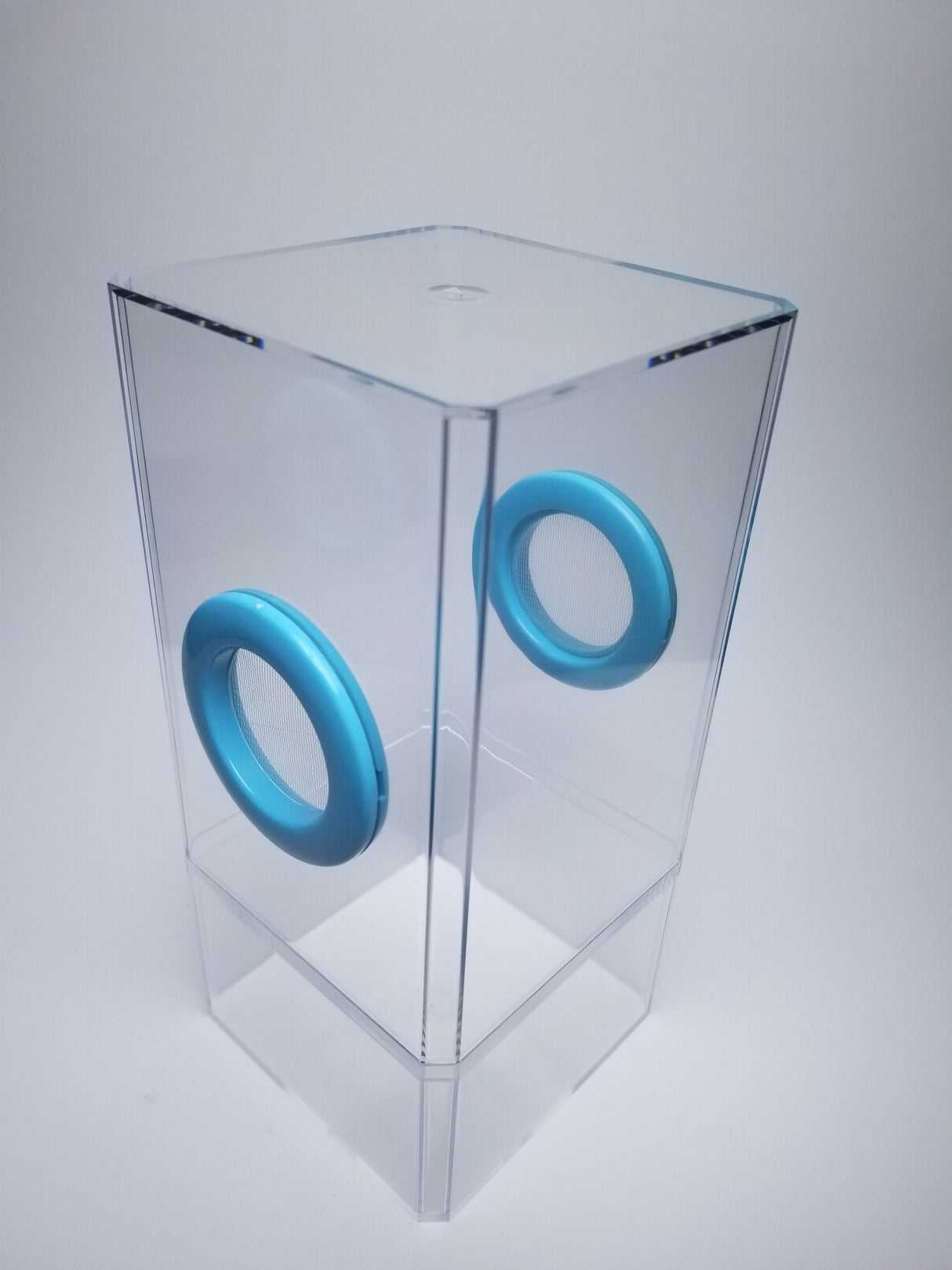 B-STOCK Flat-Top Dual Vent Spider Condo Jumping Spider Enclosure (holds fruit flies)