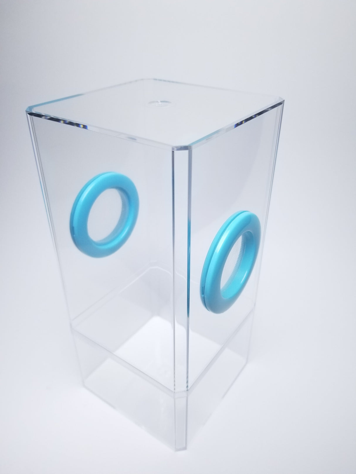 B-STOCK Flat-Top Dual Vent Spider Condo Jumping Spider Enclosure (holds fruit flies)