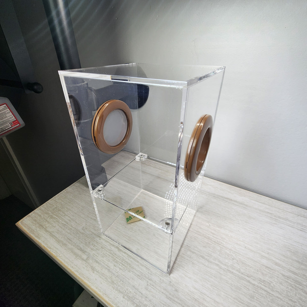 Medium Flat Top Magnetic 4x4x8 Jumping Spider Enclosure (holds fruit flies)